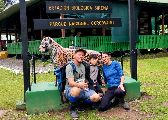 Osa Brus Outdoors Work team The family behind Osa Outdoors Adventures – Karen Rodríguez, Steven Masis, and their son at Corcovado National Park, representing the heart and values of the company.