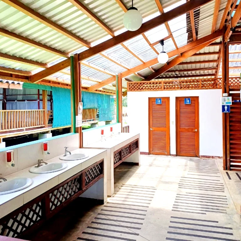 restrooms-sirena-station-corcovado-national-park-osa-outdoors-adventures Restrooms and shower facilities at Sirena Station, Corcovado National Park, Costa Rica – clean and functional amenities for visitors during overnight tours with Osa Outdoors Adventures.